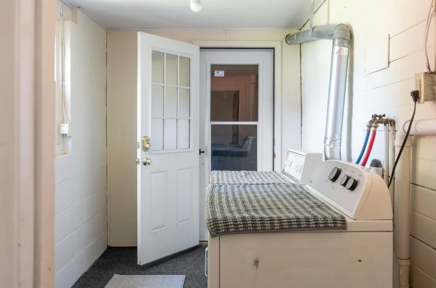Laundry room - 47 Pitkin St