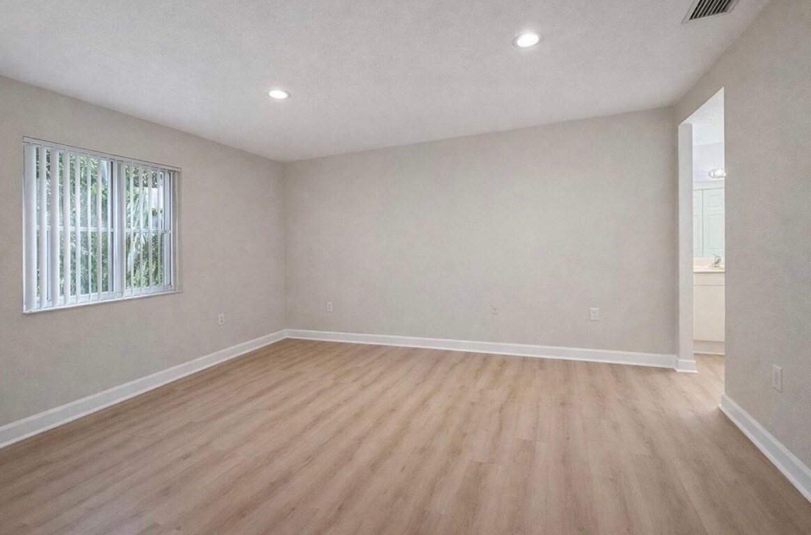 Building Photo - 5122 NW 30th Ln