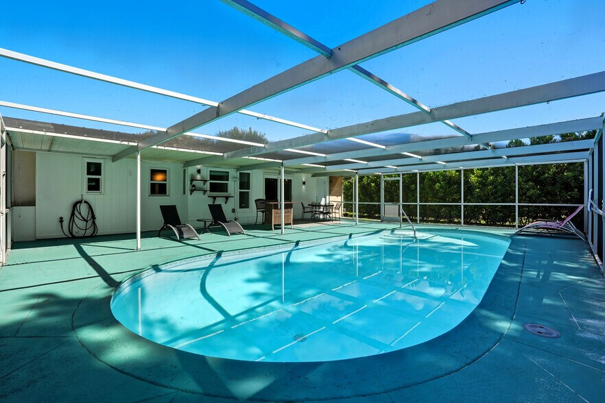 Building Photo - 4502 Parrot Ave