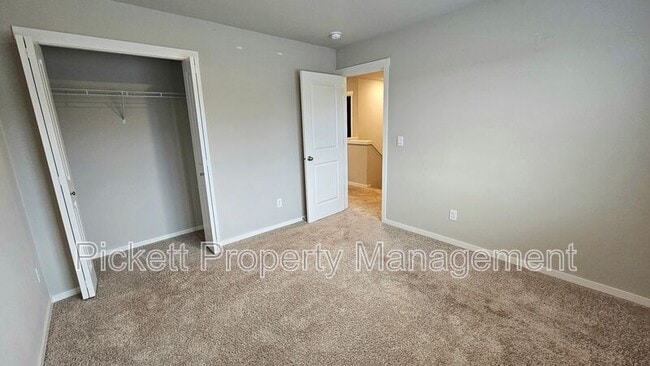 Building Photo - 6540 Yorktown Pl NE