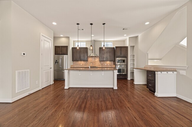 Building Photo - 5211 Eigel St