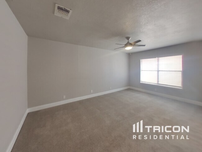 Building Photo - 8755 Ridge Moon Dr