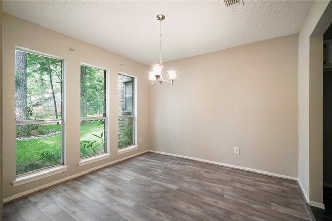 Building Photo - 3134 Village Park Dr