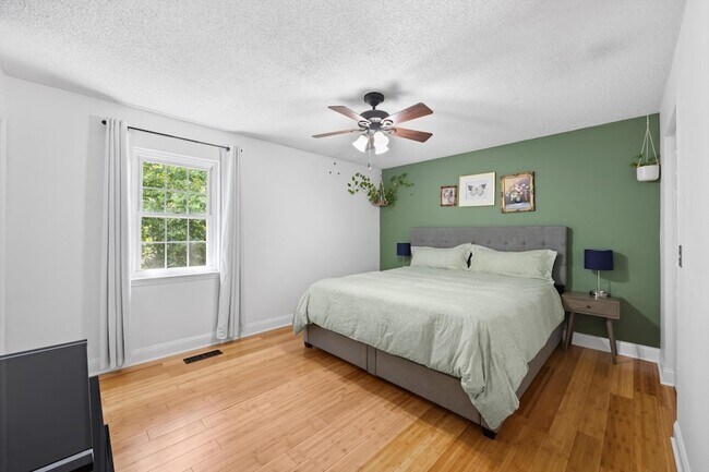 Building Photo - 8410 Smoketree Cir