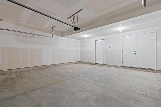 Building Photo - 313 Friendly Ave