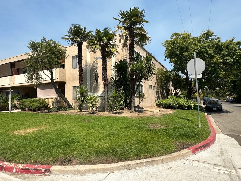 Building Photo - 4350 Troost Ave