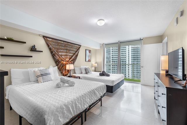 Building Photo - 1200 Brickell Bay Dr