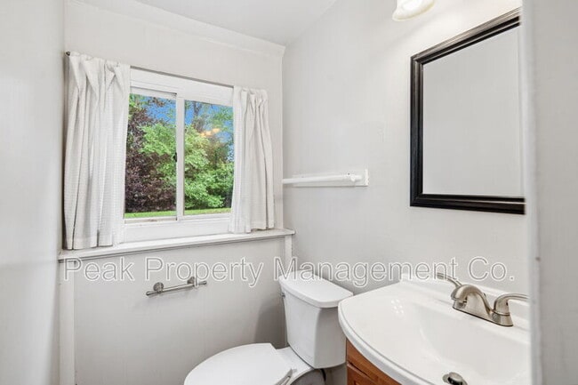 Building Photo - 1512 Brentwood Dr