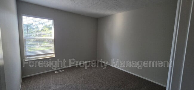 Building Photo - 267 Freedom Ln