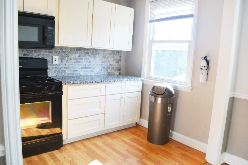 Building Photo - 10AZ Poplar Ave