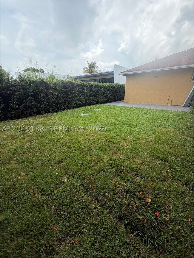 Building Photo - 16925 SW 94th Ave