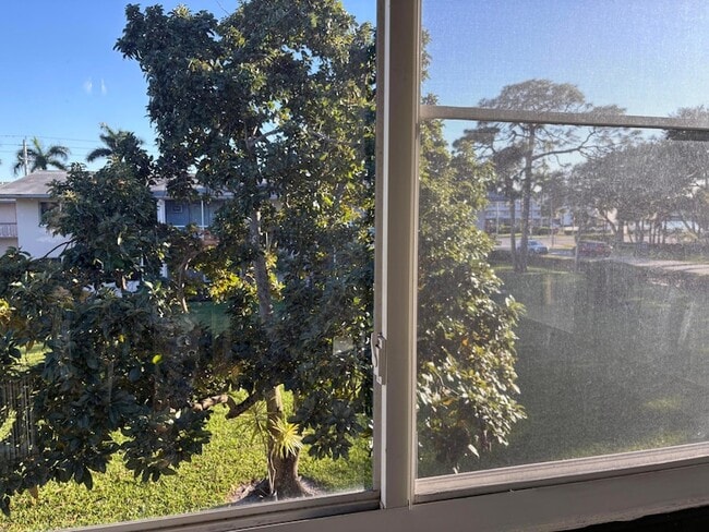 Building Photo - 39 Waltham B