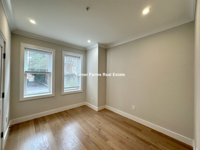 Building Photo - 162 Allston St