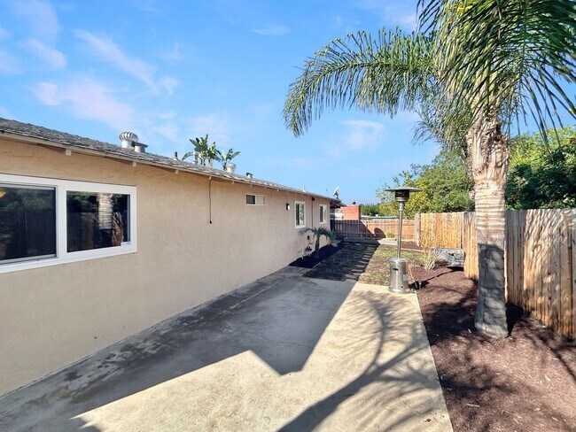 Building Photo - Beautiful 4BD/2BA W/ 2-Car Garage, AC, and...