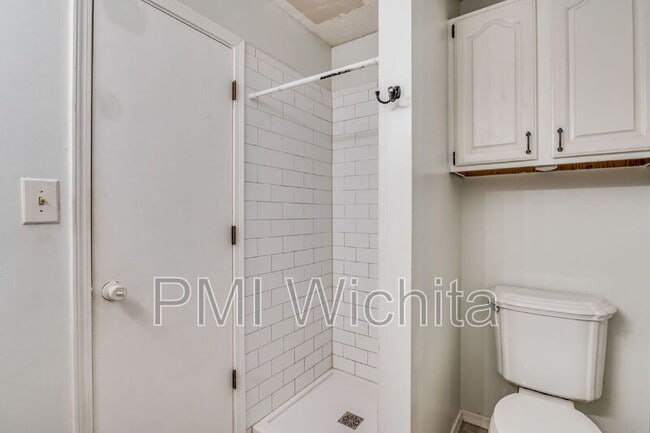 Building Photo - 1707 E Pinion Rd