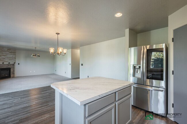 Building Photo - 4 Bed 2 Bath home for rent