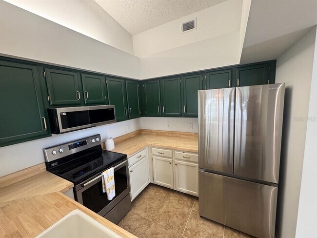 Building Photo - 2749 Countryside Blvd