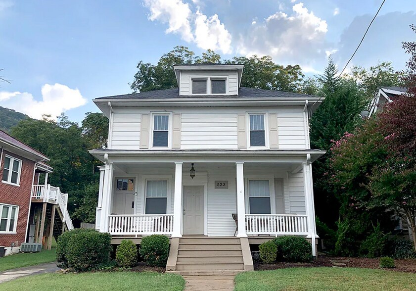 Front - 523 Arbutus Ave SE