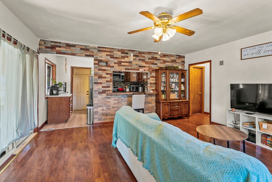 Building Photo - 1522 W 9th St