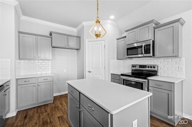 Building Photo - 4446 W Barhem Dr