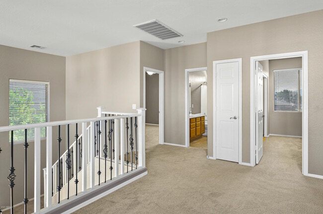 Building Photo - 4129 E Clubview Dr