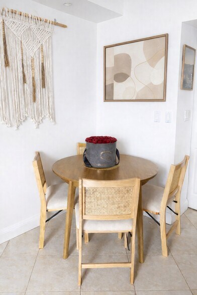 Building Photo - 540 Brickell Key Dr