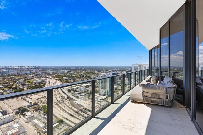 Building Photo - 1000 Biscayne Blvd