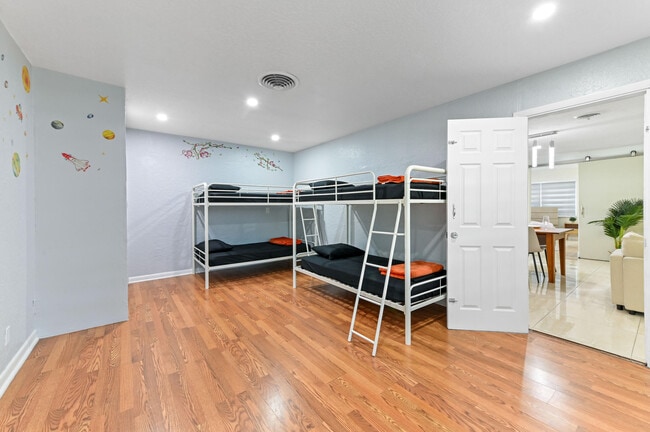 Building Photo - 2128 Dock St