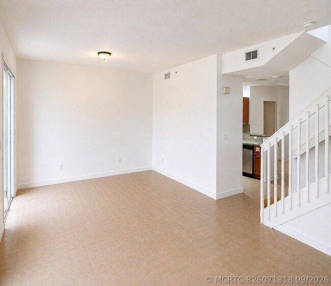 Building Photo - 906 SW 143rd Ave