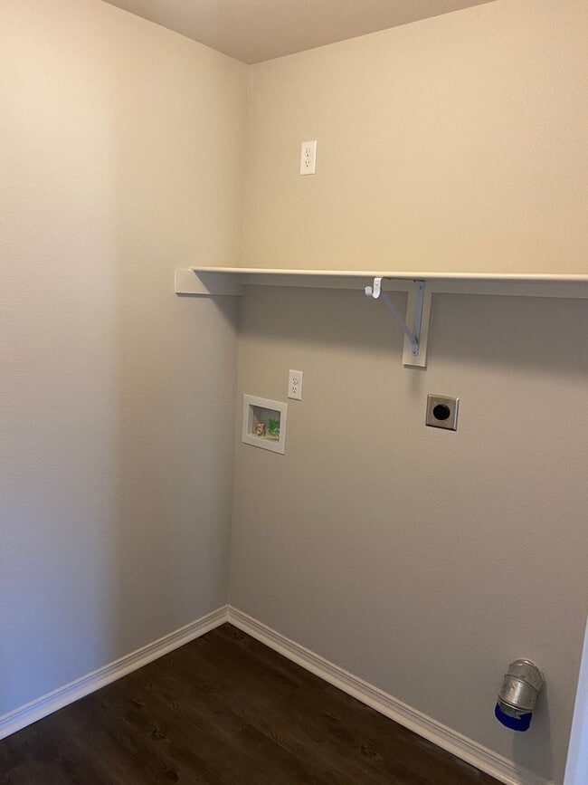 Building Photo - Fairview Haven Preleasing — 3 Bedroom, 2 Bath Home