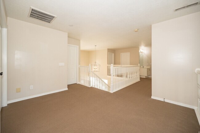 Building Photo - 857 Southfork Dr