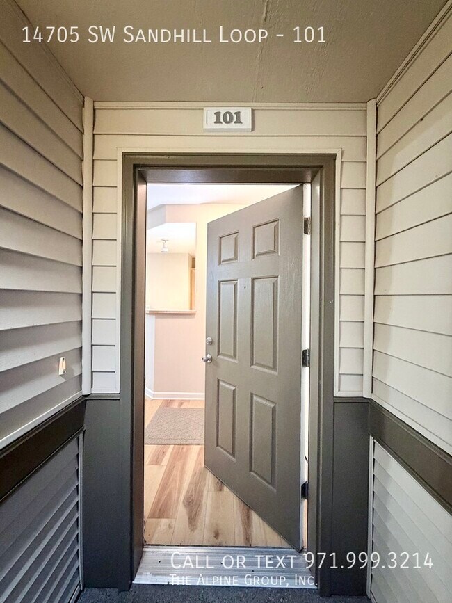 Building Photo - 14705 SW Sandhill Loop