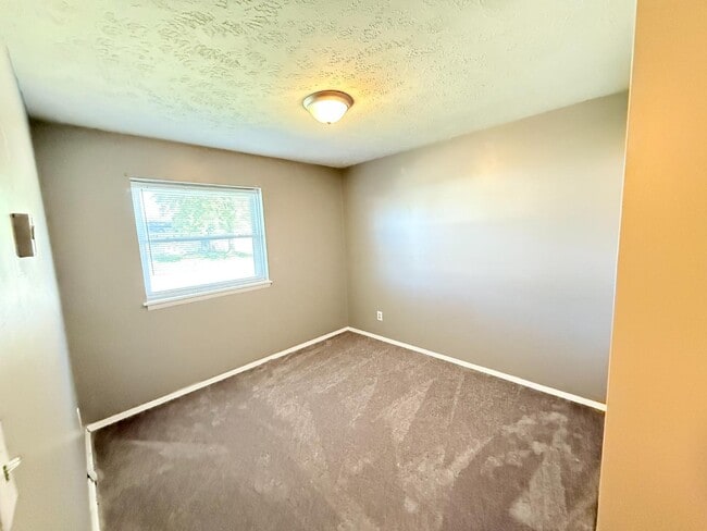 Building Photo - 1325 Longfellow Dr