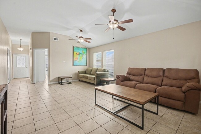 Building Photo - 454 Lost Rock Dr