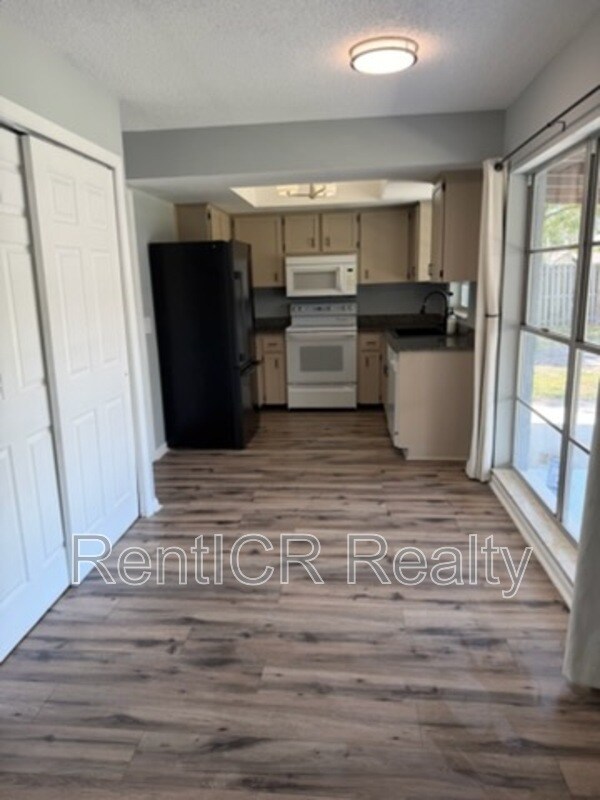 Building Photo - 8913 Wood Lake Ct