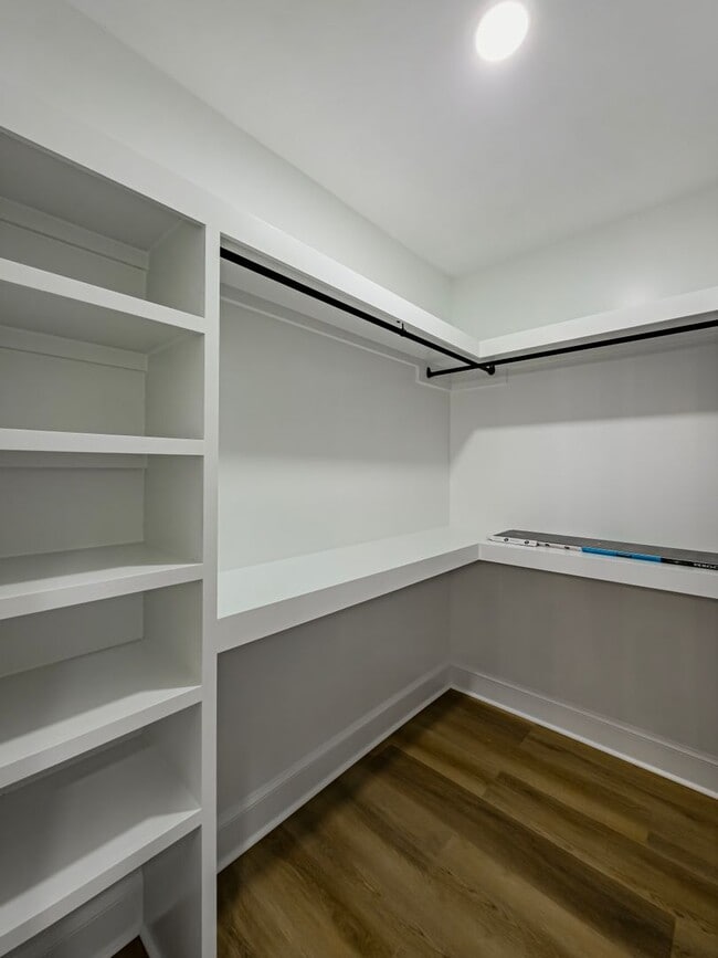 Building Photo - 807 Cherokee Ave