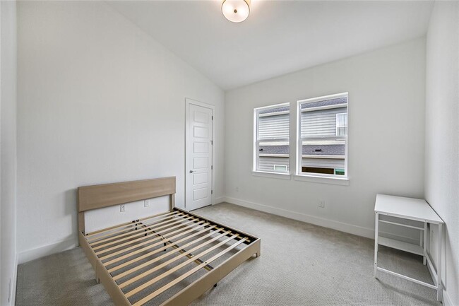 Building Photo - 5804 Toscana Ave