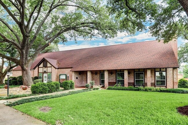 Building Photo - 2315 Triway Ln
