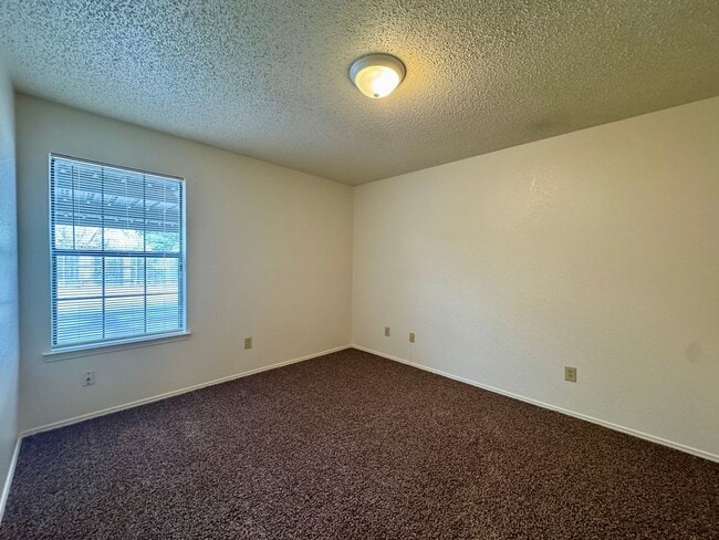 Building Photo - Duplex