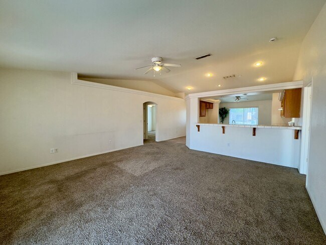 Building Photo - Nice Family Home