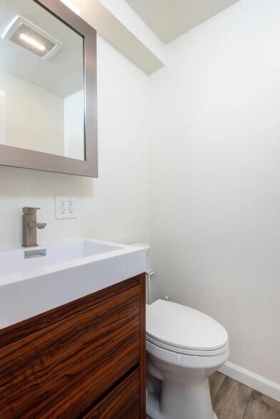 Building Photo - 4040 Grand View Blvd