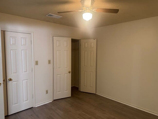 Building Photo - 3 bed 2 bath low income house in Fort Smith Arkansas