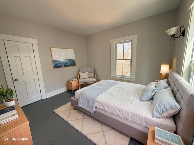 Building Photo - 110 Estey St