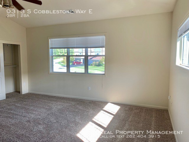 Building Photo - 3 Bedroom Condo in Franklin! Available Now!