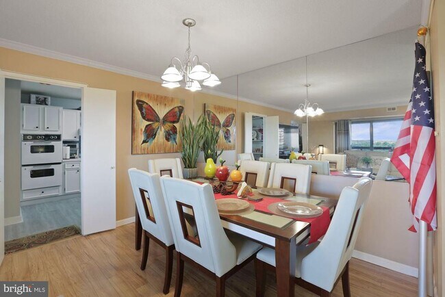 Building Photo - 307 Yoakum Pkwy