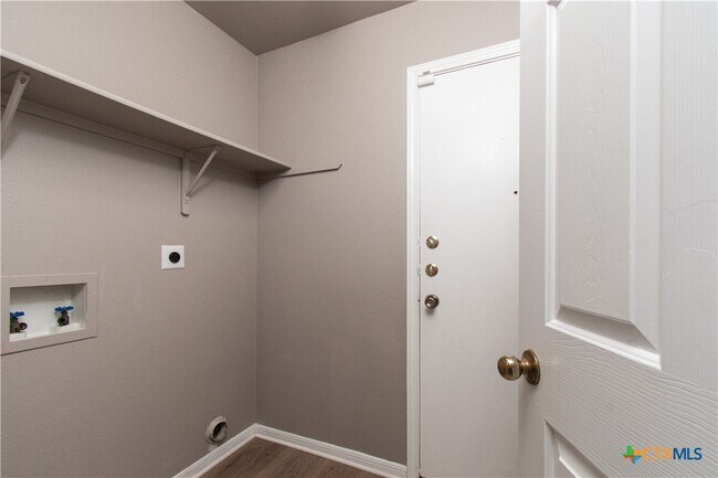Building Photo - 4004 Bull Run Dr