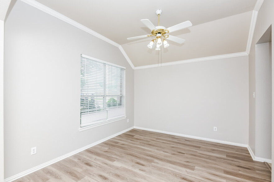 Building Photo - 8905 Friendswood Dr