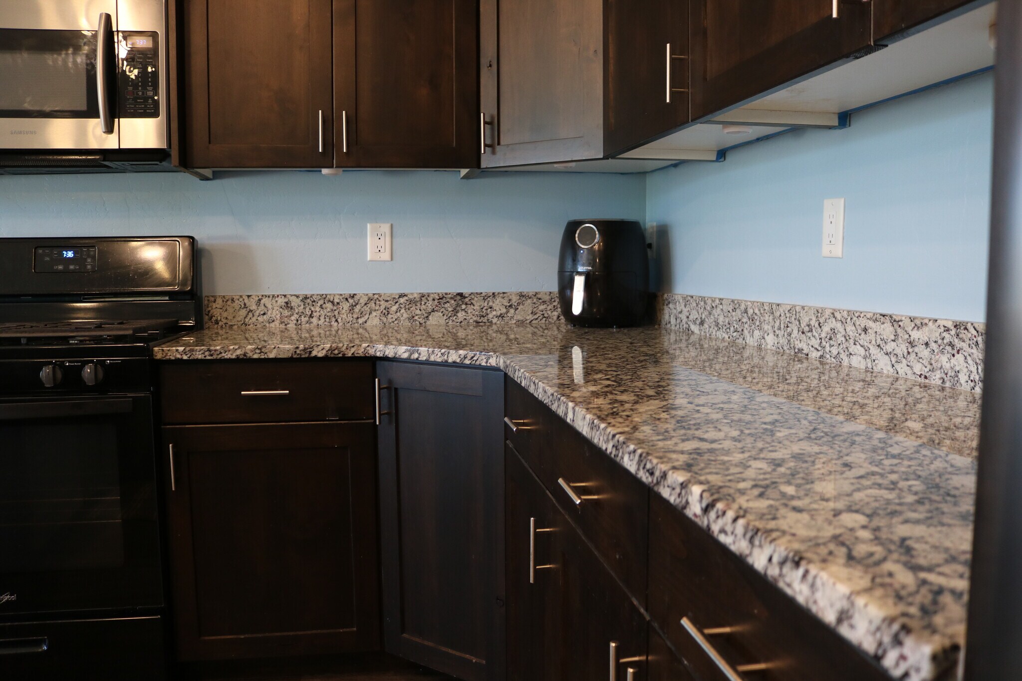 Building Photo - 287 W 20 N