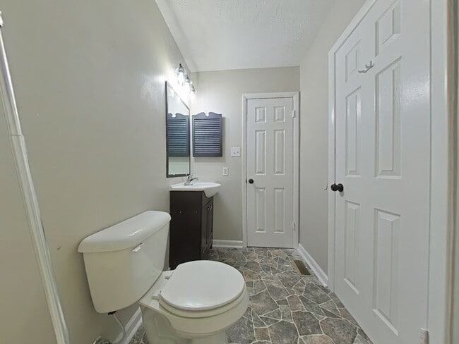 Building Photo - 6449 Kelmscot Ct