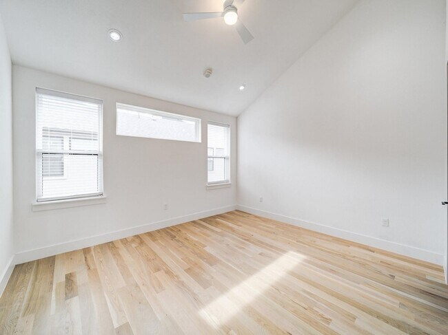 Building Photo - 2916 Hawthorne Ave